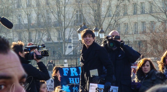 Quentin Mosimann Rassemblement devant Notre Dame de Paris